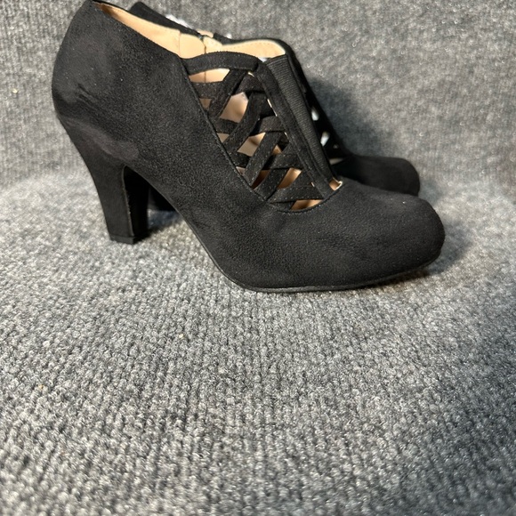 NWT women’s Journee collection Piper ankle pumps SZ 7 - Picture 4 of 5